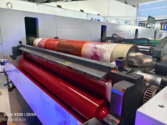Ультрафиолетовая сервофлексопринтерная печатная машина 1350 мм Бумажные чаши для ролика Новое состояние Карточный принтер Печатные магазины